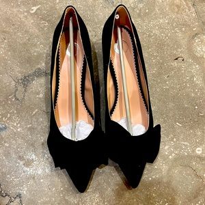 Black low heeled pumps